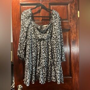 Francesca's Collections Black and White Floral Long Sleeve Dress